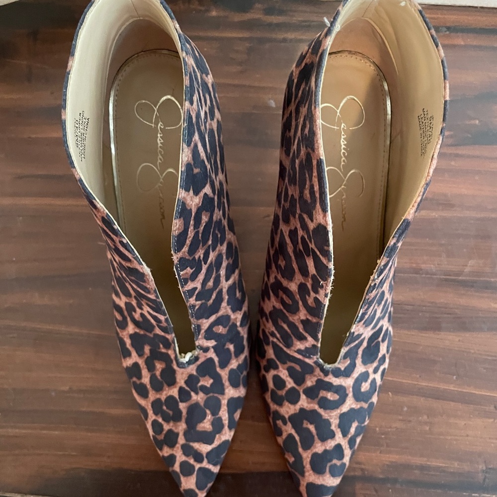 Jessica Simpson stilleto ankle boots. Leopard print. Size 9 womens.